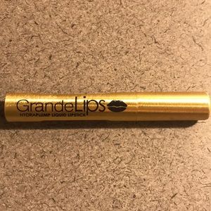 HydraPlump Liquid Lipstick ( Semi-Matte)